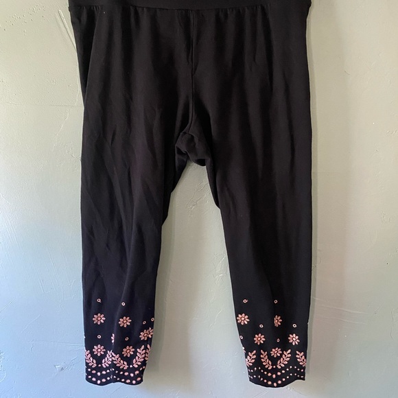 Torrid crop premium legging- scallop embroidery black size 2X - Picture 11 of 14
